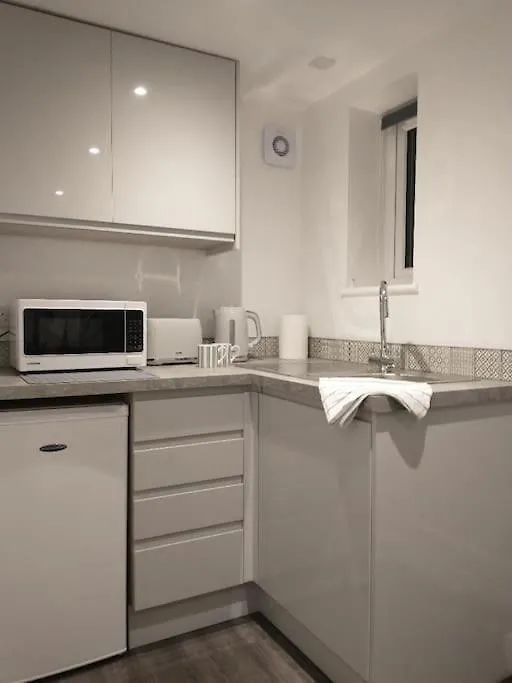 Apartment Cosy Garden Studio Room Minimum Two Night Booking Brighton