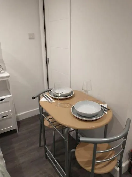 Cosy Garden Studio Room Minimum Two Night Booking Brighton United Kingdom