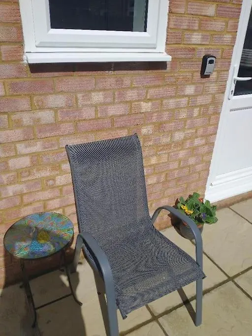 Cosy Garden Studio Room Minimum Two Night Booking Brighton