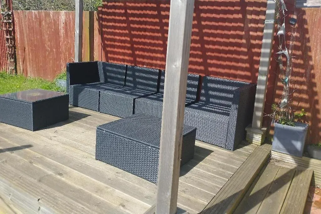 Cosy Garden Studio Room Minimum Two Night Booking contacts